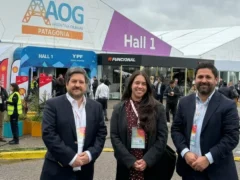 Vaca Muerta mira al Pacífico: Puerto Coronel explora negocios en la mayor feria petrolera de Argentina