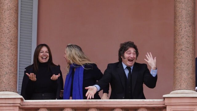 Qué significa «six-seven»: el origen del meme viral que hizo Javier Milei en el balcón de Casa Rosada