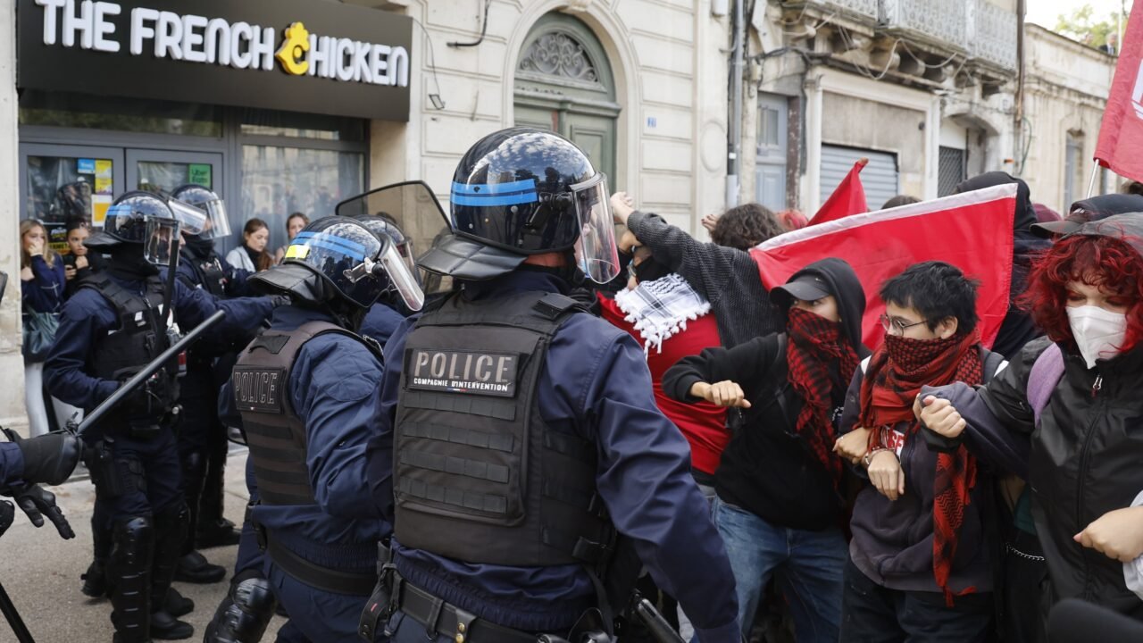 Siguen los disturbios por las protestas estudiantiles en Francia: hubo bloqueos e incidentes con fuerzas de seguridad