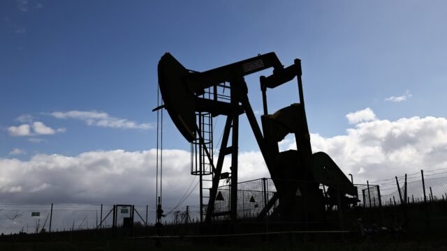 El petróleo subió y se mantiene cerca de USD 105