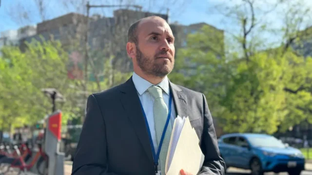 Las preguntas sobre Argentina que Guzmán escuchó en los pasillos del FMI