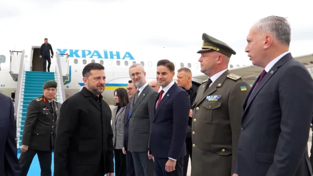 Zelensky llegó a Estambul para abordar con Erdogan sobre la seguridad en el Mar Negro y la diplomacia en torno a la guerra