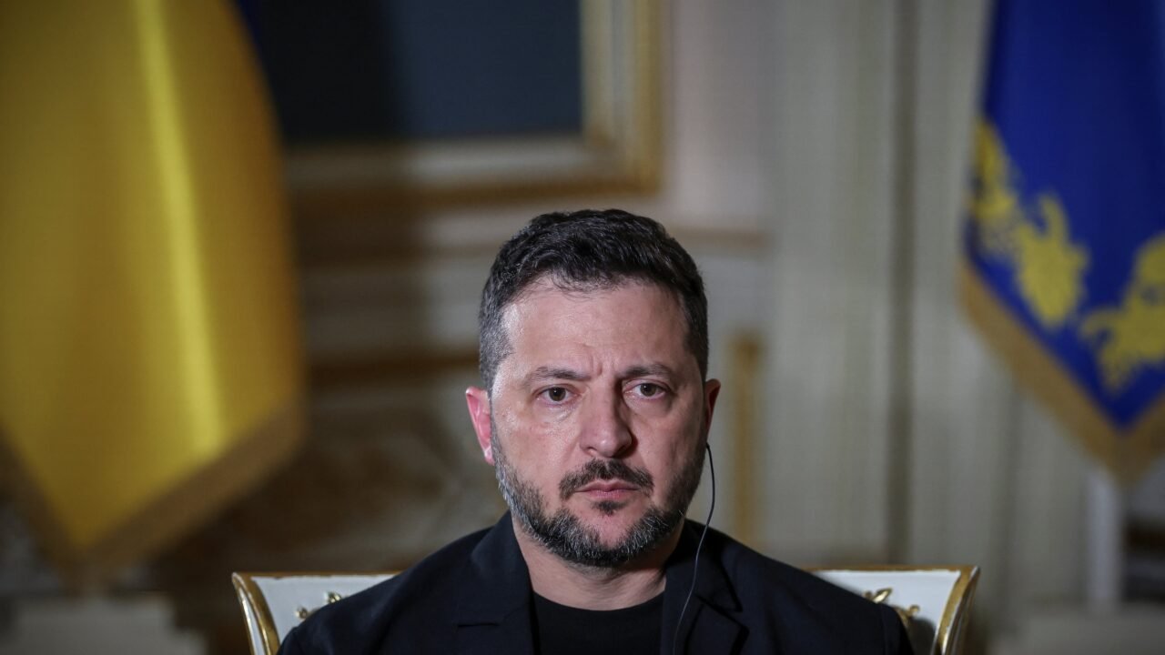 Zelensky advirtió que Ucrania atacará las refinerías rusas en respuesta a la “nueva doctrina” de Putin sobre bombardeos