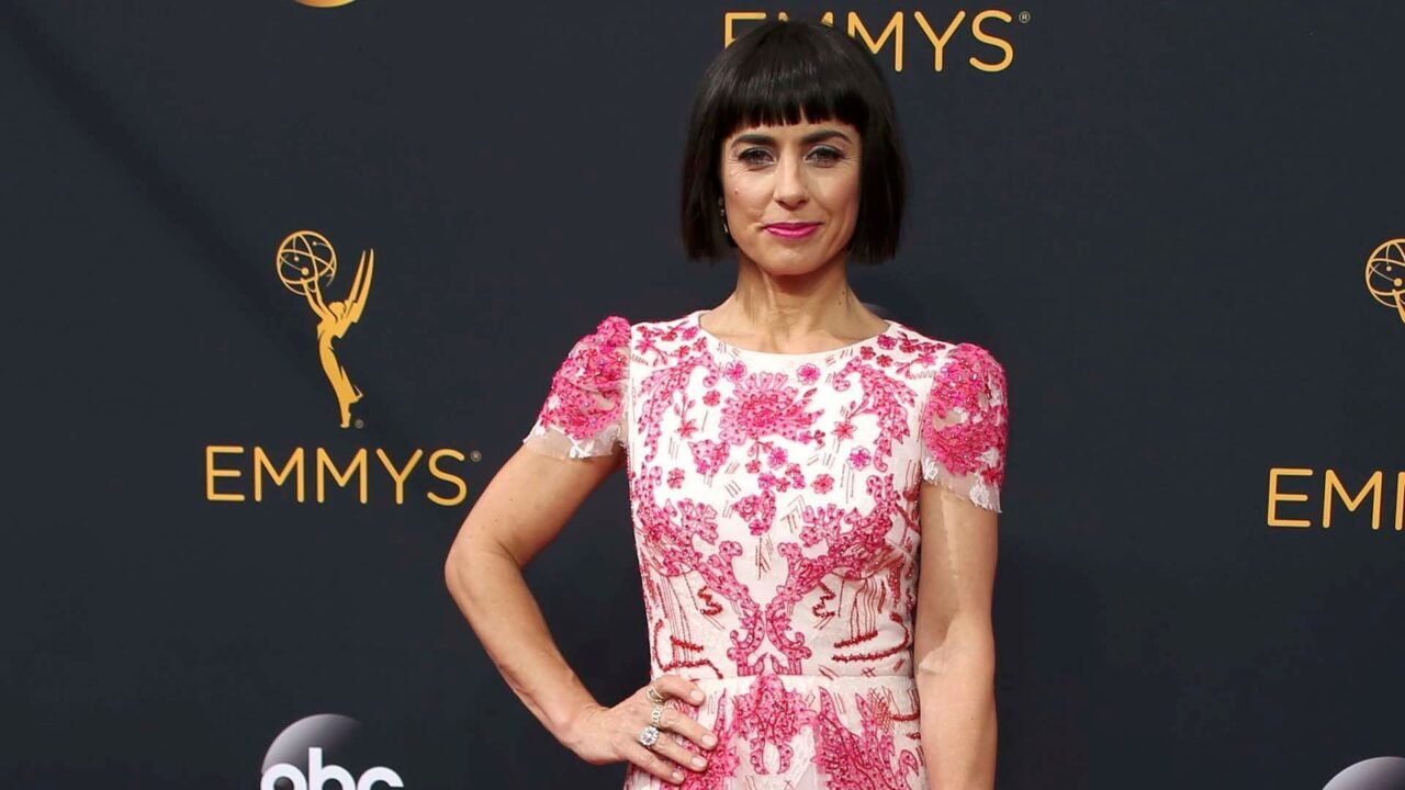 Constance Zimmer, estrella de ‘Entourage’, revela su diagnóstico de cáncer de mama