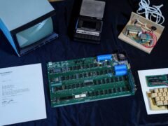 Subastan un Apple-1 firmado por Steve Jobs y Wozniak: podría venderse en 800.000 dólares