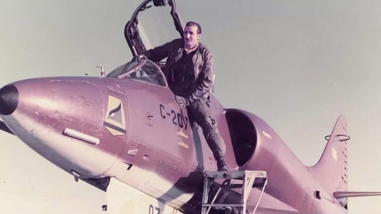 Murió el comodoro Carlos Rinke: el «numeral de hierro» que protagonizó misiones clave en la guerra de Malvinas