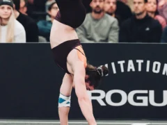 A pura fuerza y equilibrio: la insólita carrera de parada de manos que sorprendió en una competencia de CrossFit en Escocia