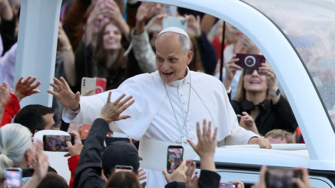 El papa León XIV retomó las audiencias y volvió a subirse al papamóvil tras su operación