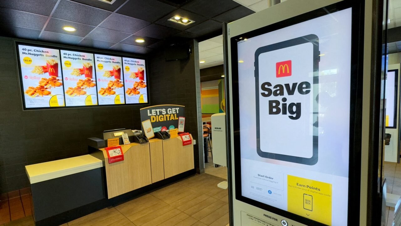 La nueva herramienta de IA de McDonald’s evaluaría cuánto están dispuestos a pagar los clientes en cada establecimiento