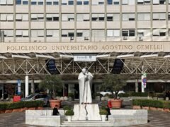 Tras la cirugía, el papa León XIV celebró una misa en el hospital Gemelli