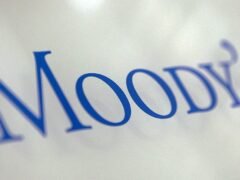 Francia se libra de la rebaja de la calificación de Moody’s mientras se enfrenta a los disturbios