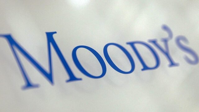 Francia se libra de la rebaja de la calificación de Moody’s mientras se enfrenta a los disturbios