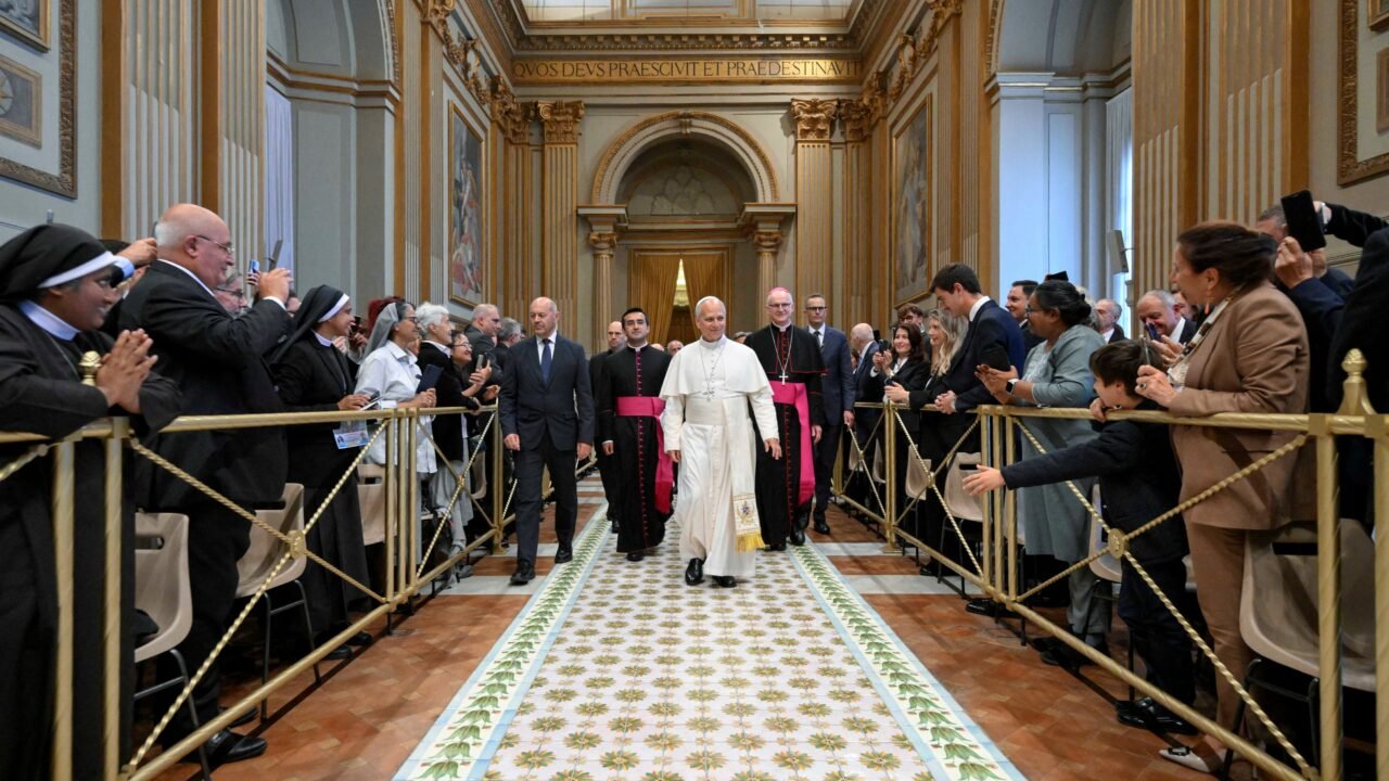 El papa León XIV será hospitalizado este martes para someterse a la cirugía de un nódulo pulmonar
