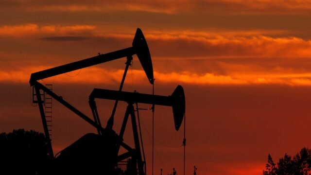 El petróleo acumula su mayor avance semanal en meses por los conflictos en Ucrania y Medio Oriente