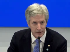El ingreso de Flávio Bolsonaro al país se coló en el debate de la reforma de la Carta Orgánica del BCRA