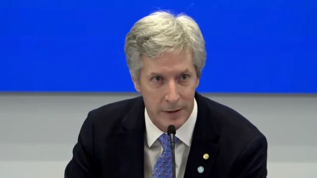 El ingreso de Flávio Bolsonaro al país se coló en el debate de la reforma de la Carta Orgánica del BCRA