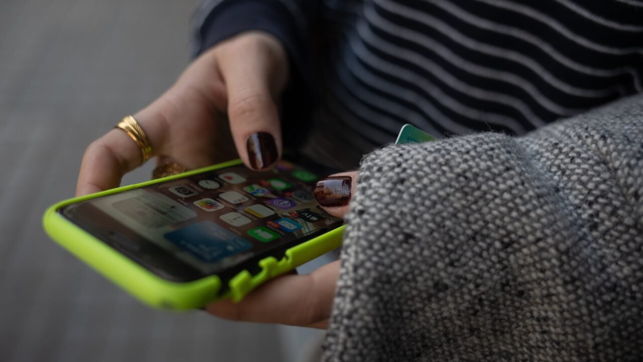 Cómo reducir el tiempo frente al celular con estas funciones de Google
