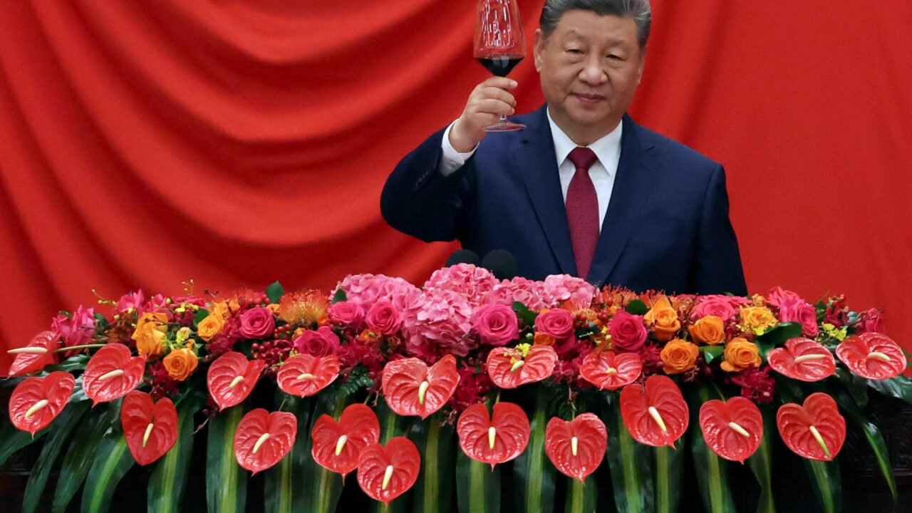 El régimen de China cerró 670 bancos para contener los riesgos de iliquidez y corridas
