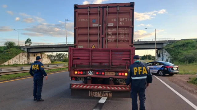 El impacto del contrabando: el 60% de las empresas están afectadas y las pérdidas fiscales suman USD 2.300 millones al año
