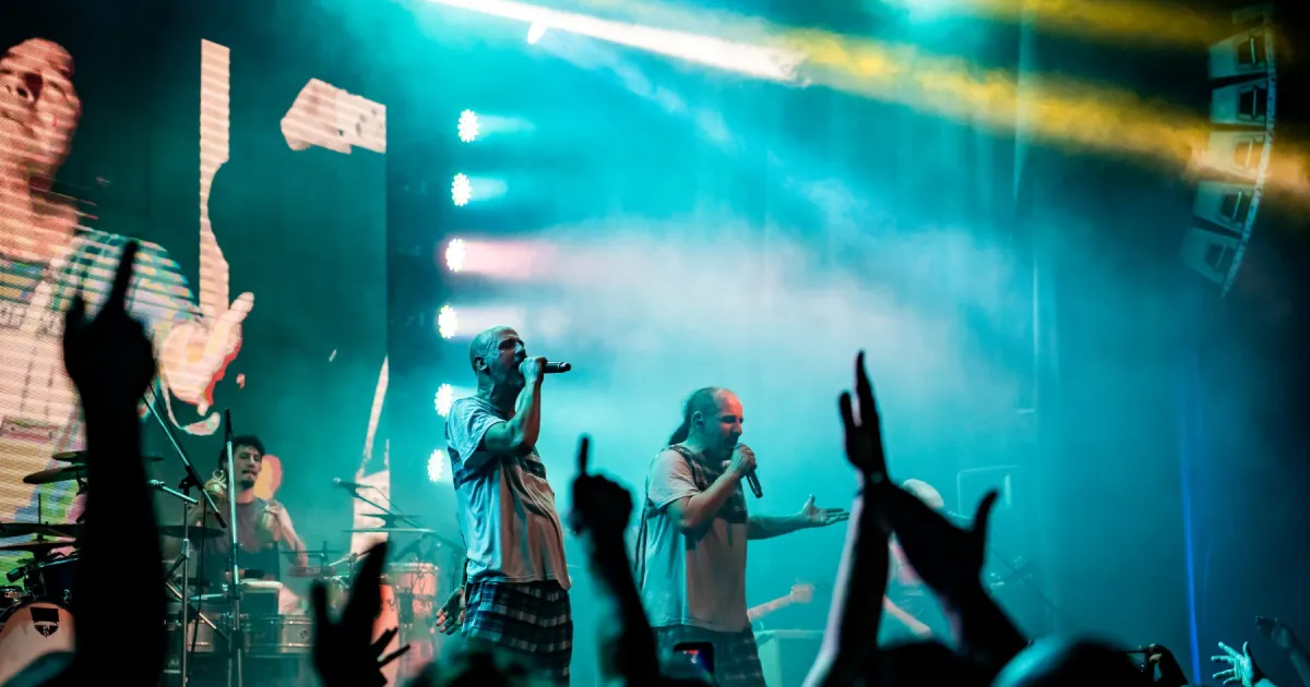 A solas con la Bersuit en Neuquén: más de 25 años de rock y la mística sigue intacta en un show «sold out»