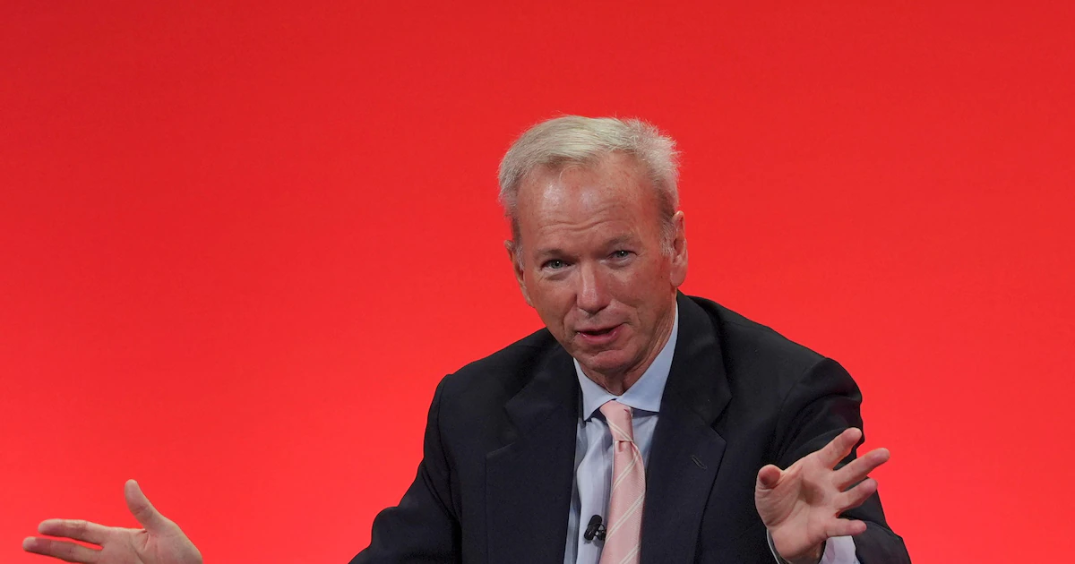 Eric Schmidt, exdirector de Google, afirma que trabajaba 60 horas semanales: “Sentado en reuniones 12 horas al día”