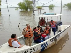 El Gobernador de Chaco ordenó que los presos de su provincia fabriquen camas para los evacuados por El Niño