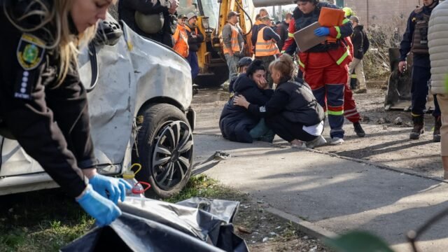 Una ataque ruso contra un parque de Kharkiv dejó seis muertos, entre ellos dos niñas