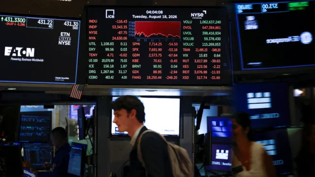 Jornada financiera: subieron los bonos argentinos y cayó el riesgo país, pero las acciones cedieron por cuarto día seguido
