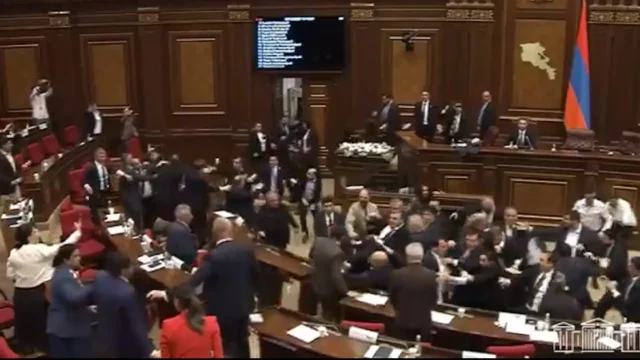 Una fuerte pelea entre diputados oficialistas y opositores interrumpió la sesión del Parlamento de Armenia