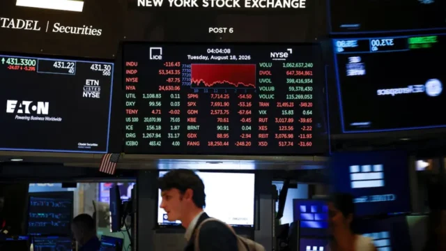 Los bonos argentinos rebotaron y cayó el riesgo país, pero Wall Street frenó a las acciones