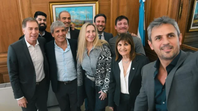 «Guerra de egos»: la interna entre los Caputo y los Menem que complica las leyes en el Congreso y meten presión al dólar