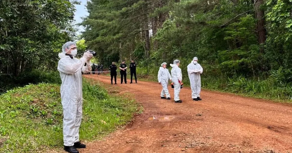 Encontraron a una pareja muerta dentro de un auto en Misiones: su hijo de 2 años estaba dormido en el asiento trasero