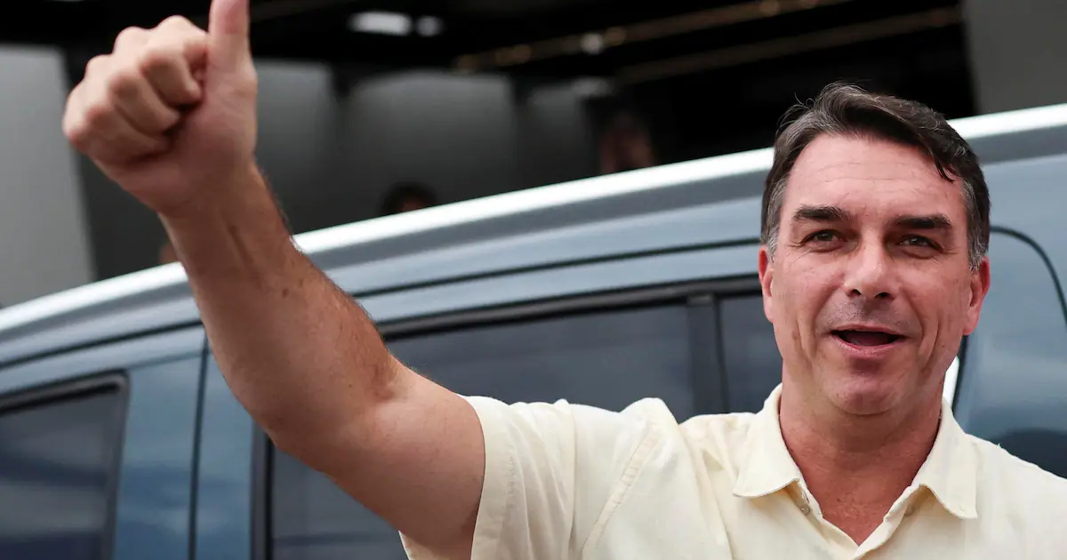 Flávio Bolsonaro desconoció el triunfo de Lula, le agradeció a Milei y se autoproclamó presidente de Brasil
