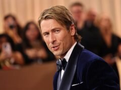 “Salí destrozado física y emocionalmente”: Glen Powell habló sobre el ritmo de trabajo que lo llevó al límite en “The Running Man”