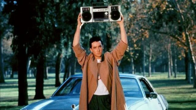 John Cusack admitió que su romántico gesto en “Say Anything” difícilmente pasaría el filtro del público actual