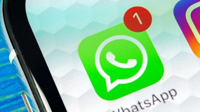 Con mensajes falsos y fotos con IA roban casi un millón de pesos argentinos a una madre en WhatsApp