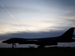 Trump confirmó que una «amenaza» motivó el traslado de los bombarderos B-1 de la base en Reino Unido