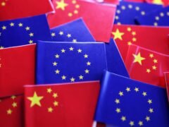 El jefe de Comercio de la UE llega a China con el objetivo de rebajar las tensiones económicas y evitar una guerra comercial