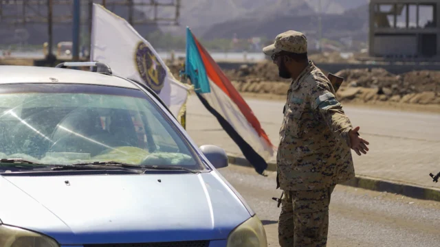 Rebeldes hutíes lanzaron un ataque contra el aeropuerto de Adén en Yemen