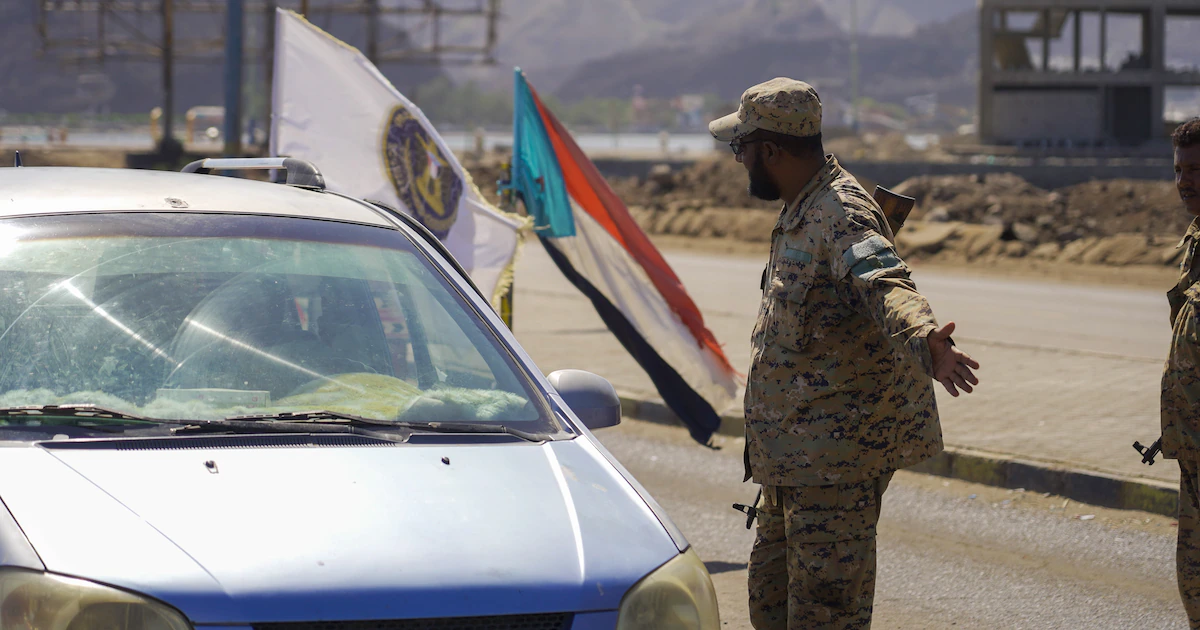 Rebeldes hutíes lanzaron un ataque contra el aeropuerto de Adén en Yemen