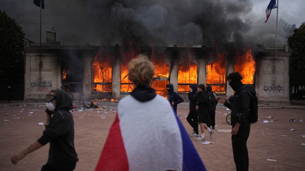 Fabián Calle advirtió sobre la crisis francesa y explicó por qué Marine Le Pen puede ganar