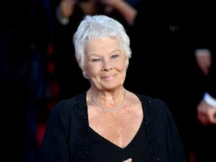 Judi Dench reflexionó sobre The Crown: “Difuminaba la línea entre la precisión histórica y el sensacionalismo”