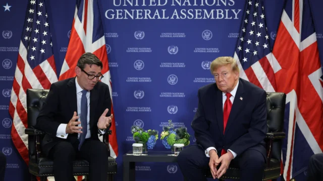 El primer ministro del Reino Unido defendió ante Trump la explotación petrolera en las Islas Malvinas y cuestionó las sanciones de Argentina
