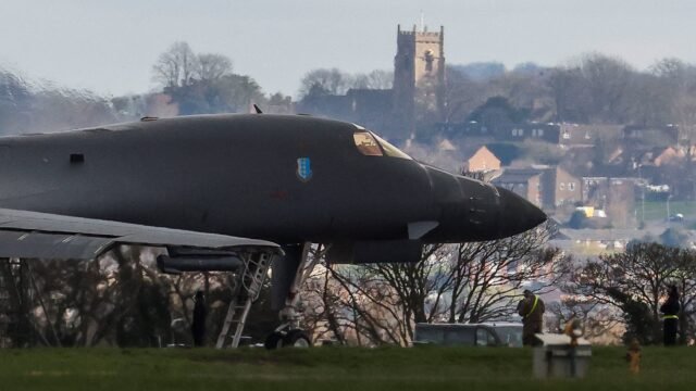 Detuvieron en Reino Unido a dos sospechosos por sus vínculos a Irán tras el incidente en la base aérea de Fairford