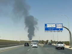 Arabia Saudita prometió represalias contra los hutíes mientras Yemen avanza en su ofensiva y la guerra se extiende al mar Rojo