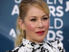 Christina Applegate rompe en llanto al revelar que nunca tuvo esclerosis múltiple: “Estoy en shock”