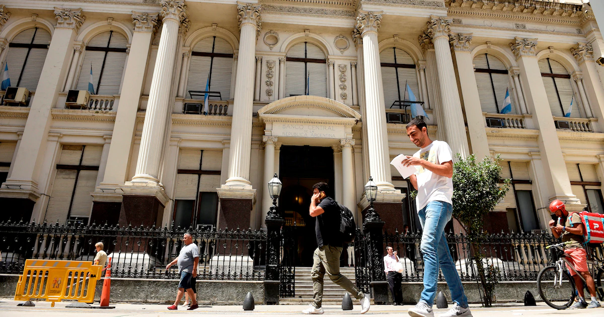 El Banco Central pone a punto una de las herramientas que usará para contener el dólar en 2027