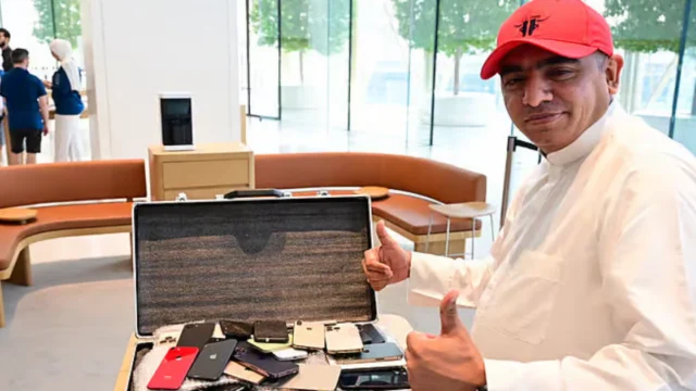 Hombre lleva su colección de 53 iPhone en Dubai para comprar dos iPhone Duo