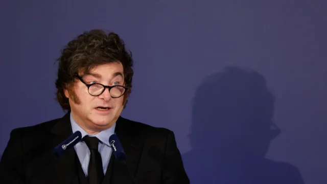 Milei y el costo de no aflojar: los límites de sus aliados y el malestar de la Iglesia antes de la llegada del Papa