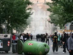 Protestas en Italia: represión policial y cañones de agua contra una masiva huelga por el costo de vida